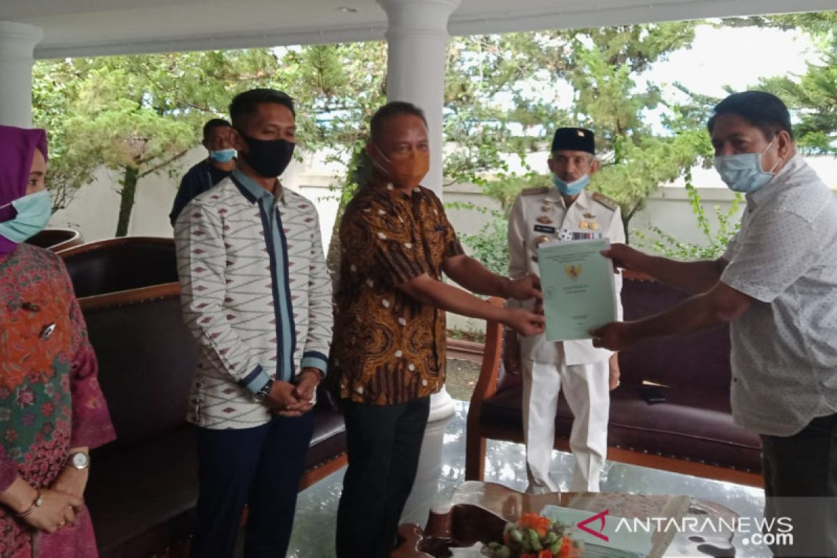 BPN serahkan 128 sertipikat aset Pemkot Baubau