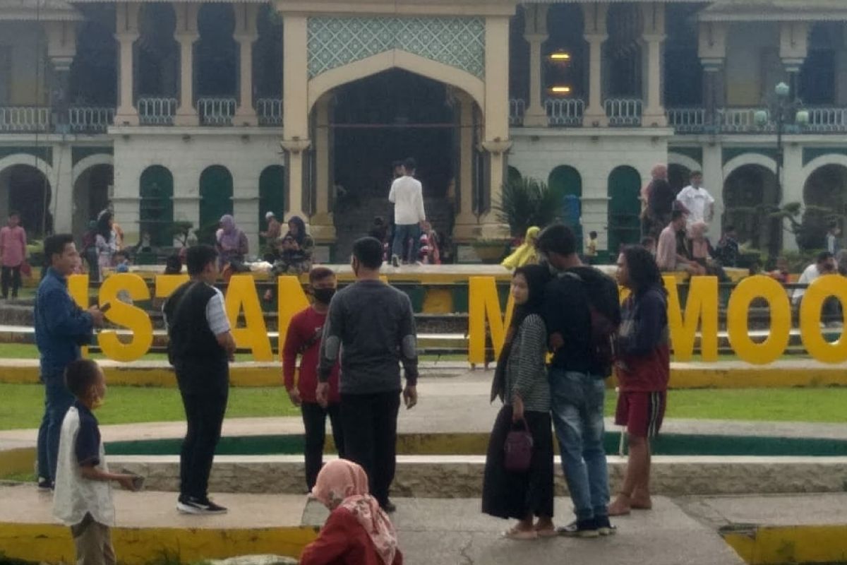 Libur tahun baru, Istana Maimun Medan ramai dikunjungi  warga