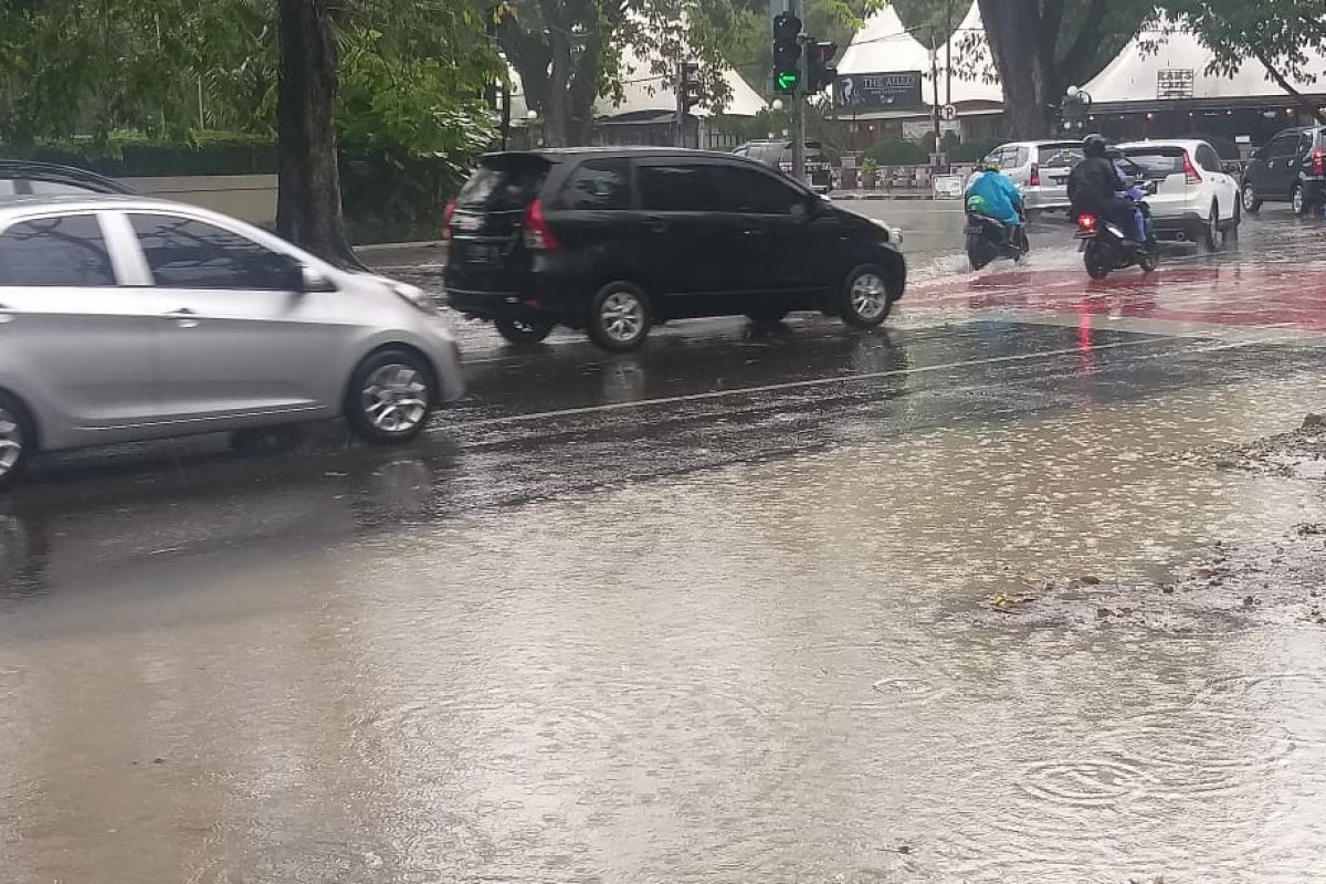 Tahun Baru 2021 di Kota Medan diguyur hujan lebat