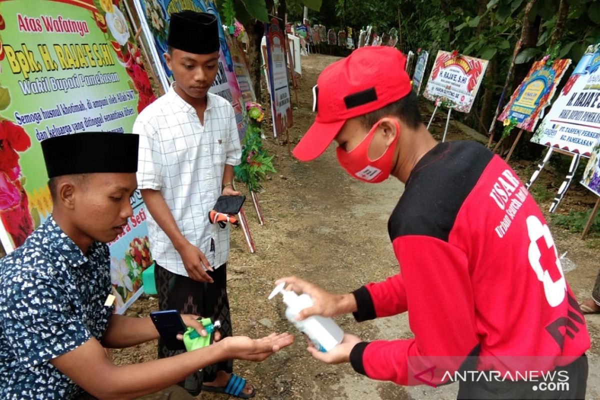 Bupati Pamekasan instruksikan pengibaran bendera setengah tiang