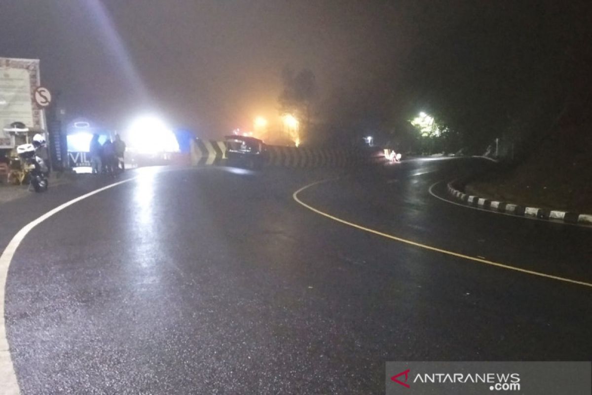 Menjelang dini hari jalur Puncak-Cianjur kembali dibuka normal