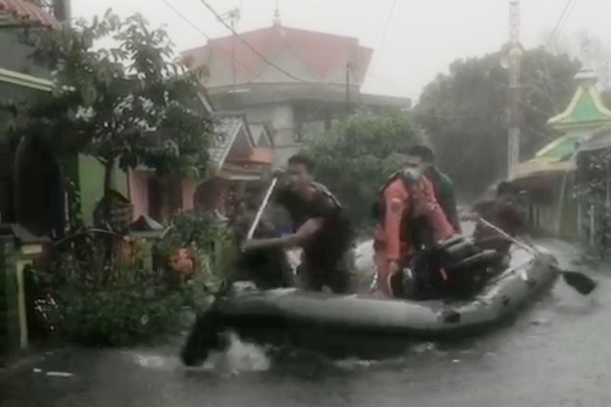 Basarnas Tanjungpinang turunkan enam tim bantu korban banjir