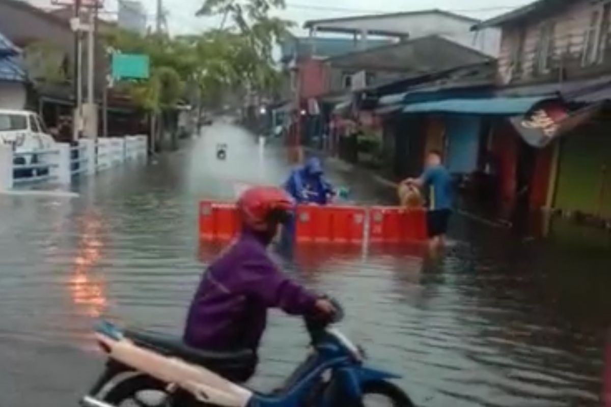 Kawasan Pasar Tanjunguban tergenang banjir