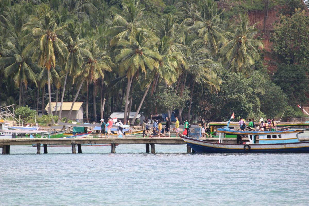 Libur awal tahun, objek wisata bahari di Lampung ramai pengunjung