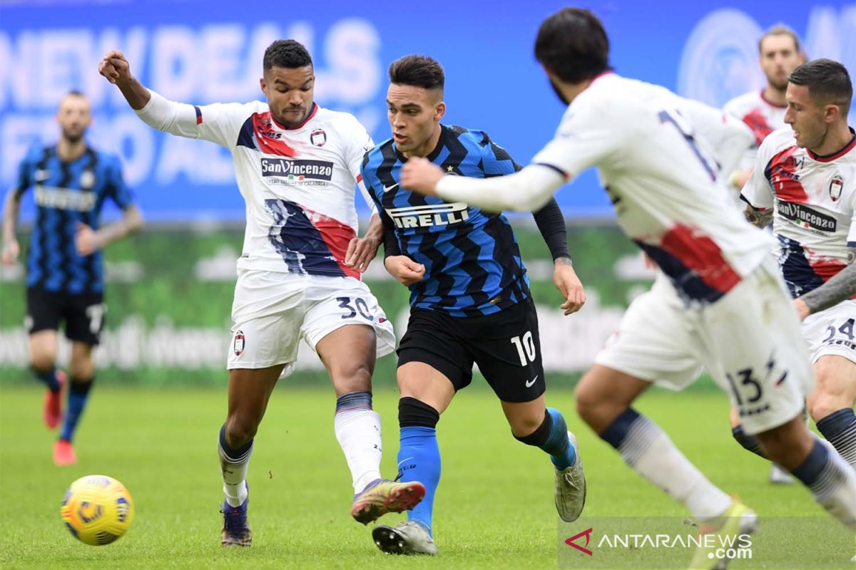 Inter menang besar 6-2 atas Crotone untuk rebut puncak klasemen