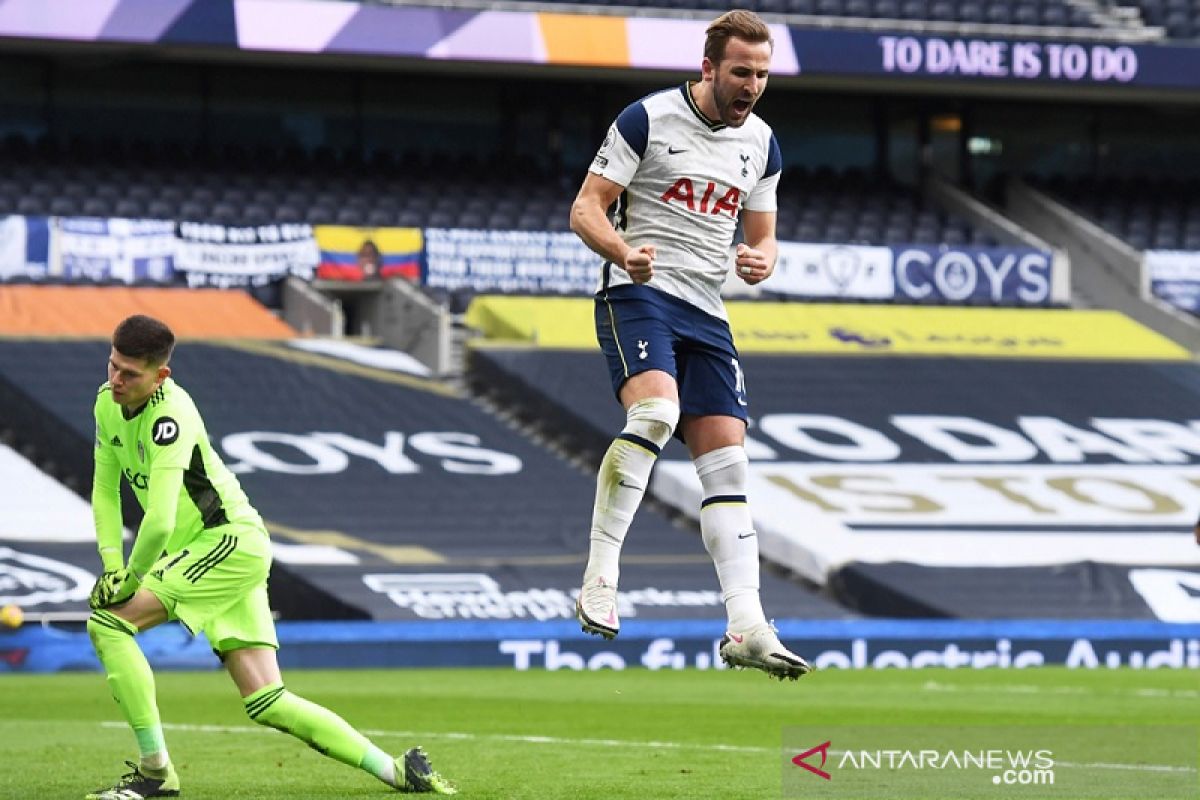 Tottenham kembali tembus tiga besar