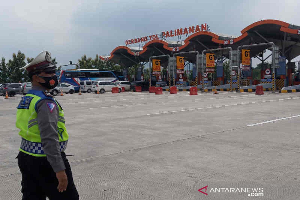 Arus balik libur tahun baru di Cirebon terjadi pada Ahad