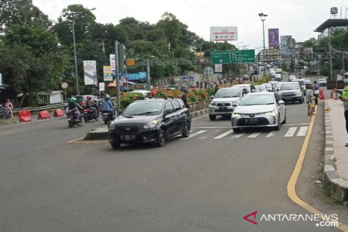 Arus balik liburan, terjadi tiga titik kepadatan di Jalur Puncak Bogor