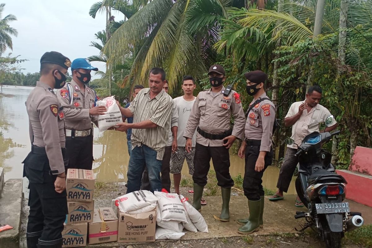 Polres Aceh Utara salurkan bantuan masa panik untuk korban banjir