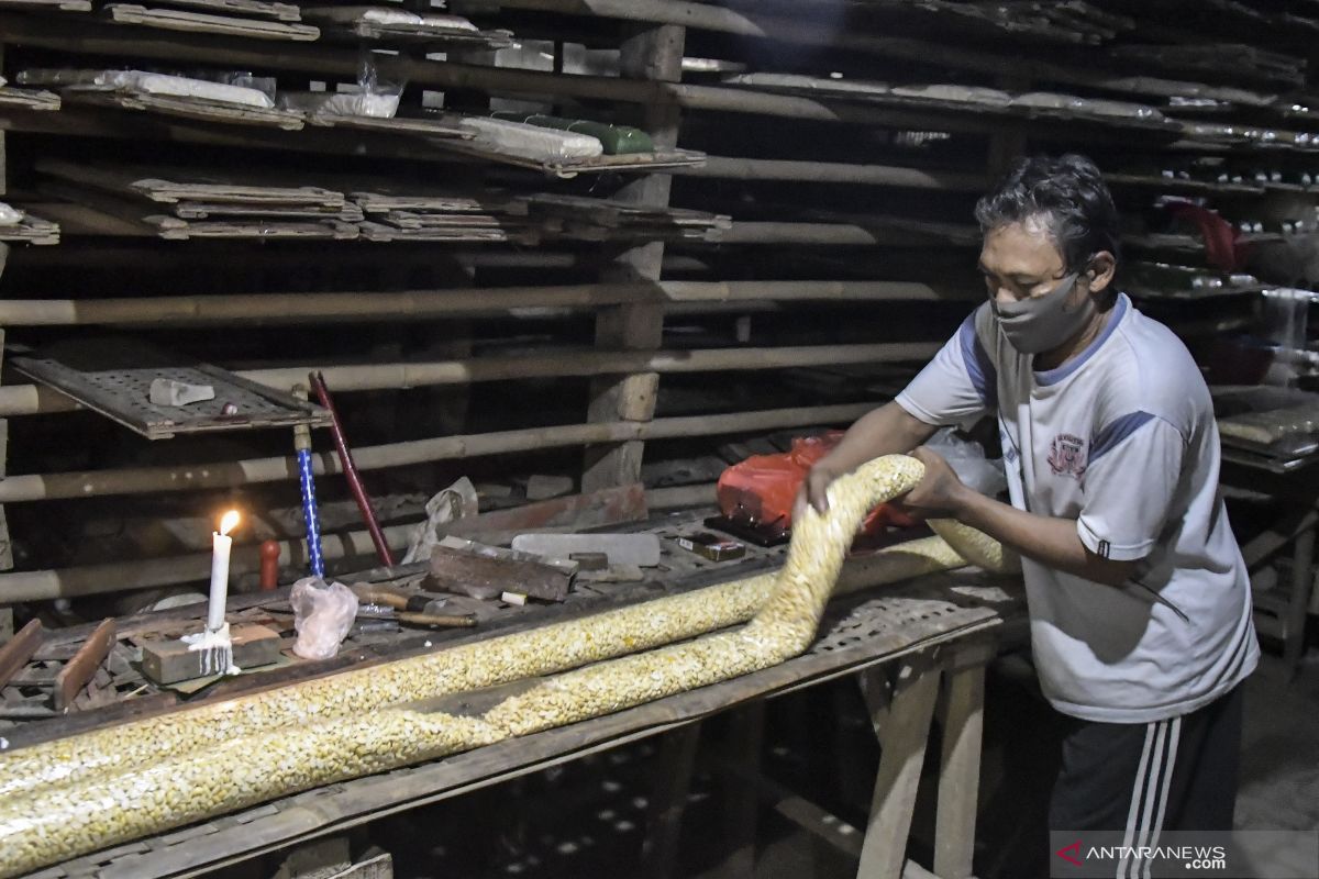 Pascamogok tiga hari, produsen tahu-tempe di Sidoarjo mulai produksi