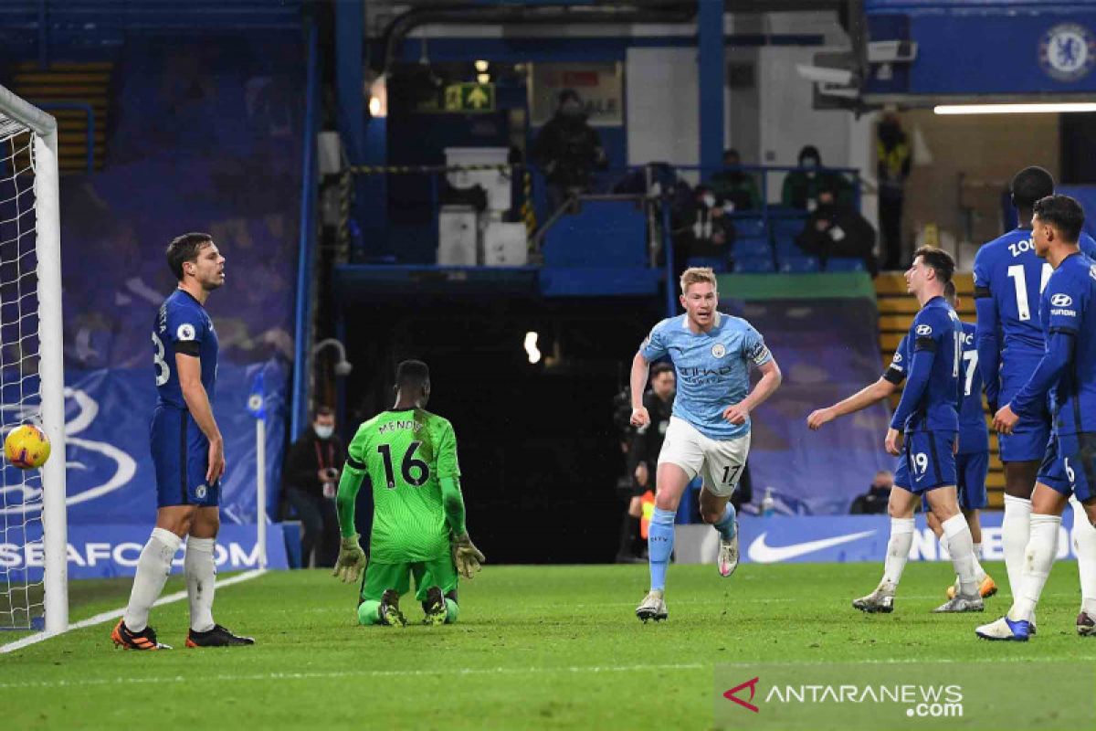 Manchester City mempecundangi tuan rumah Chelsea