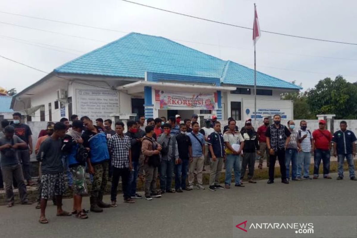 Buruh minta Syahbandar Meulaboh gunakan jasa tenaga kerja lokal untuk pekerjaan bongkar muat