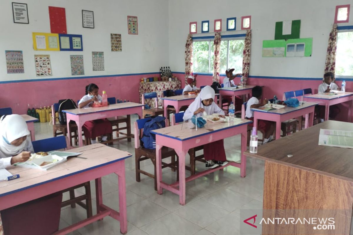 Hari pertama sekolah di SDN  005 Belakang Padang terapkan   protokol kesehatan