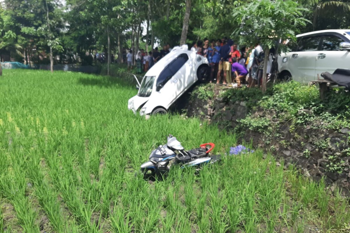 Kecelakaan maut di Praya Lombok Tengah, satu tewas kendaraan masuk sawah