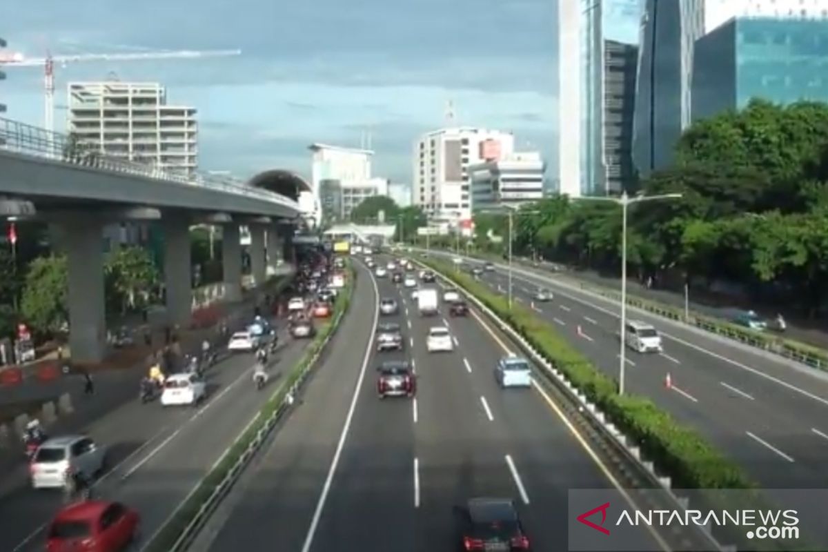 Hari pertama kerja 2021, lalu lintas di timur Jakarta ramai lancar