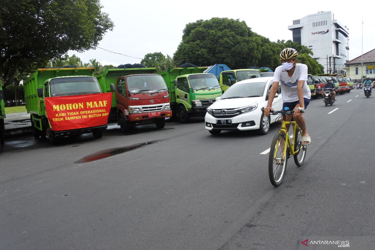 Truk Pengangkut Sampah Mogok Beroperasi Antara News Jawa Timur 5360