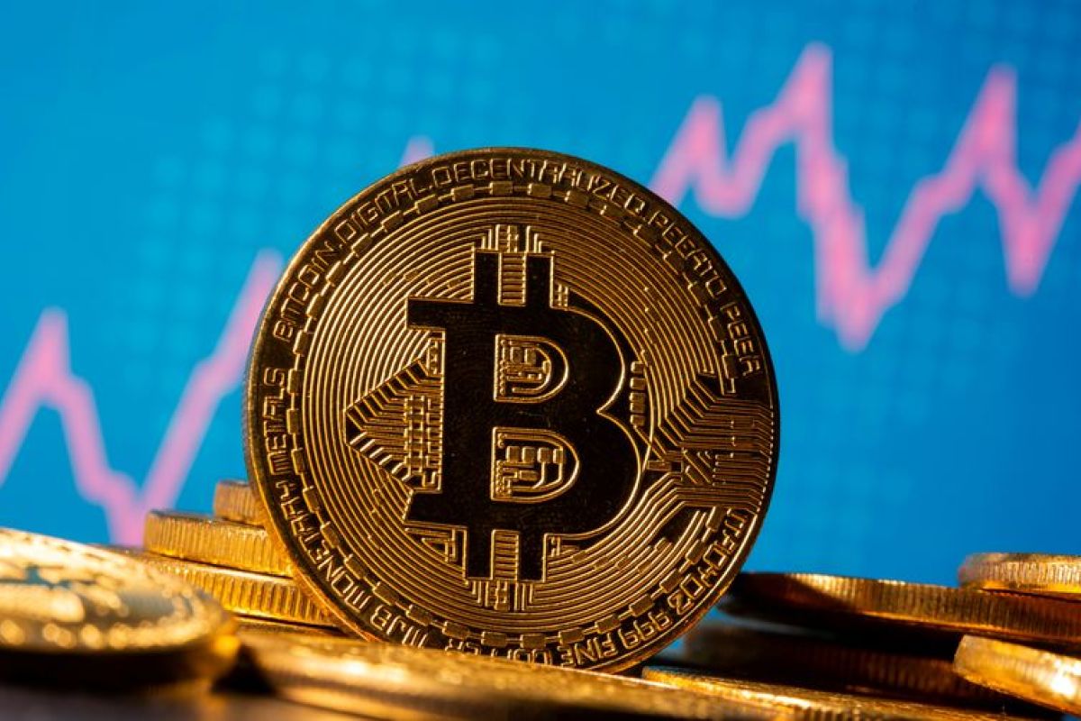 Untuk pertama kalinya Bitcoin reli di atas 30.000 dolar AS