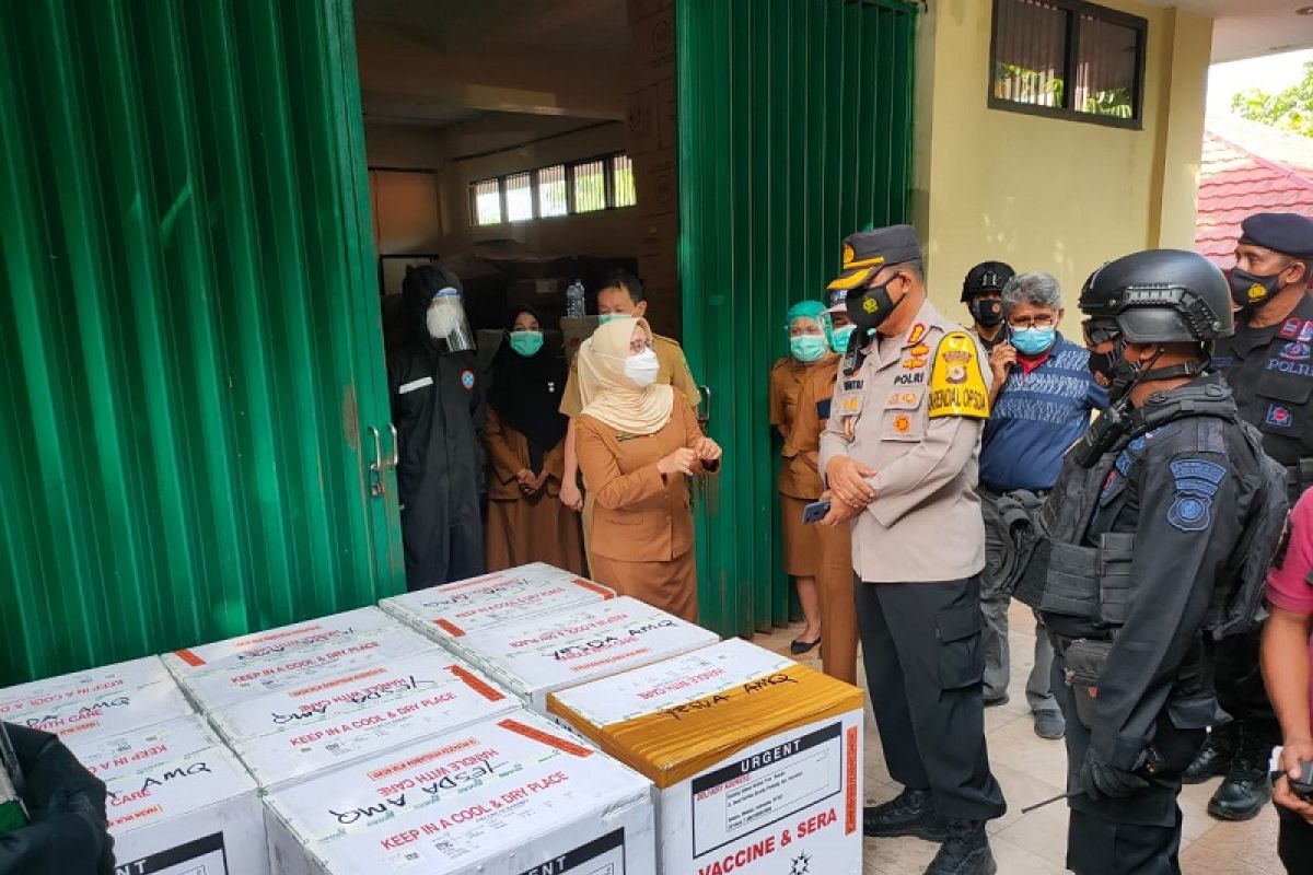 Polda Maluku kawal 15.120 vial vaksin COVID -19