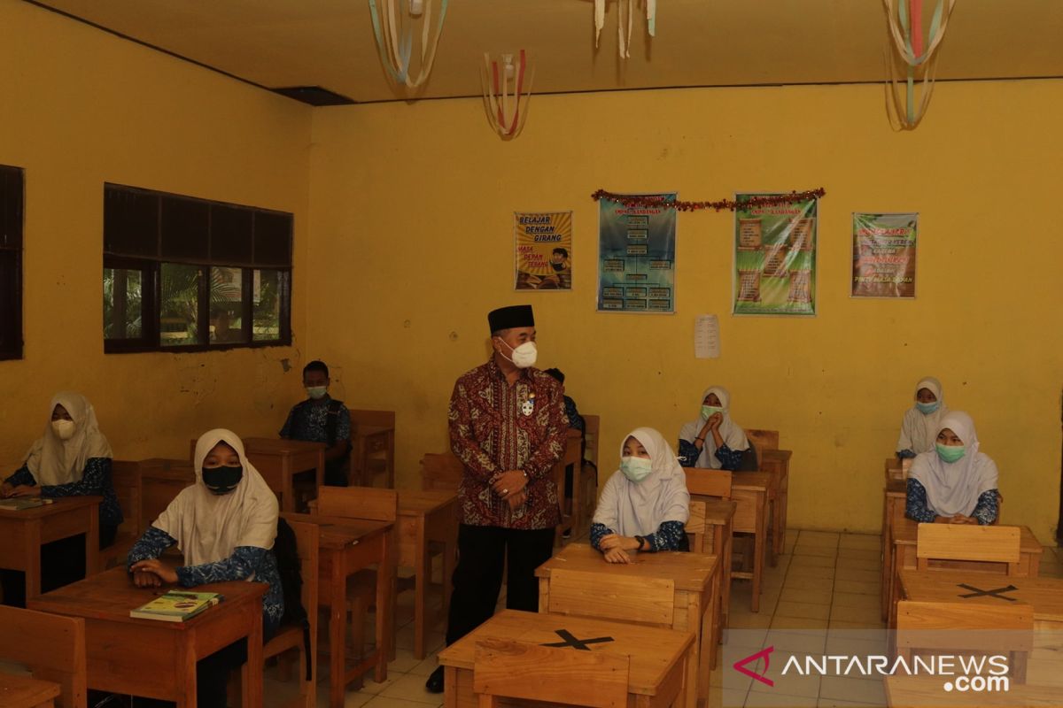 Bupati HSS ingatkan para murid disiplin protokol kesehatan dengan 3M