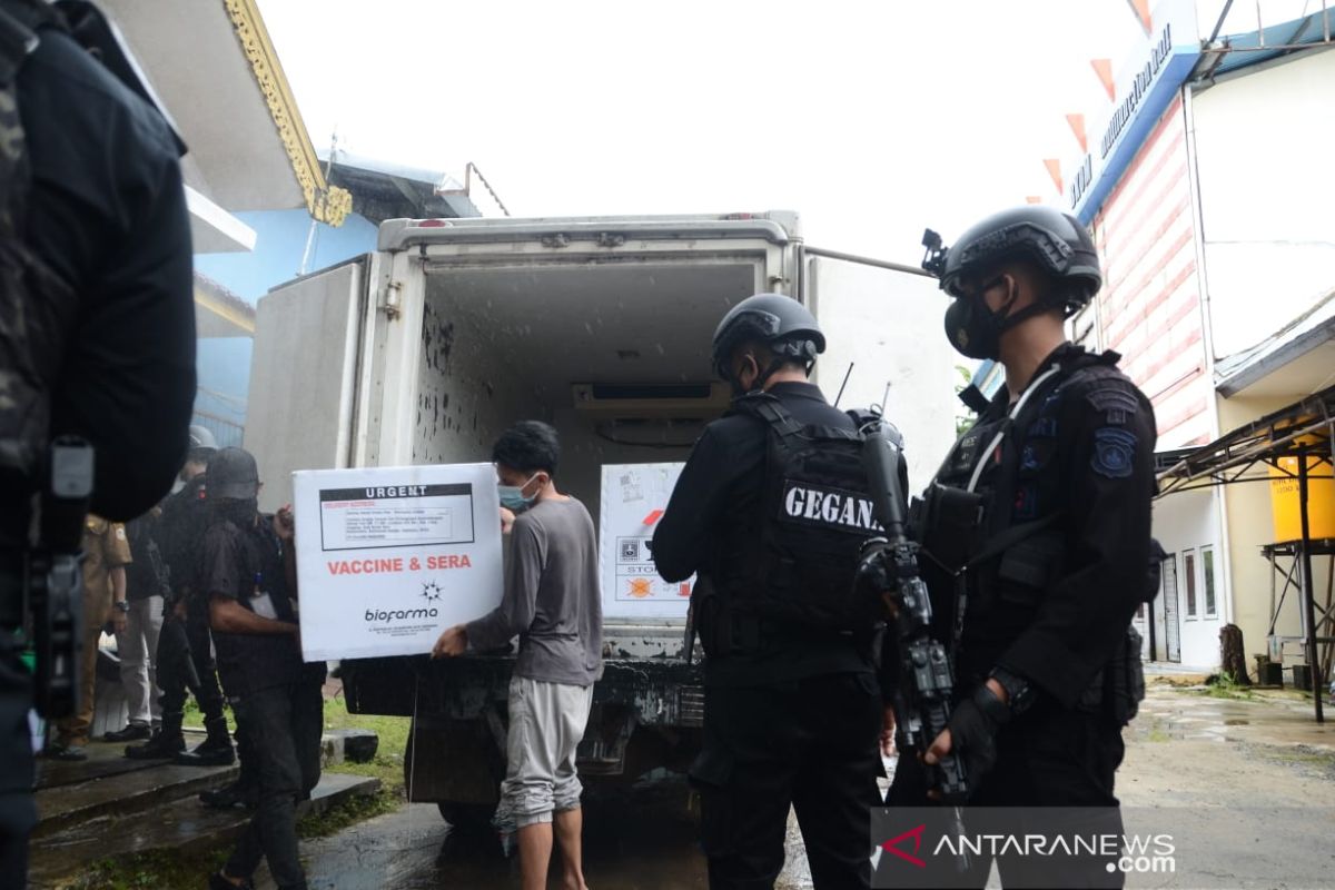 Police safeguard storage place of COVID-19 vaccine for South Kalimantan