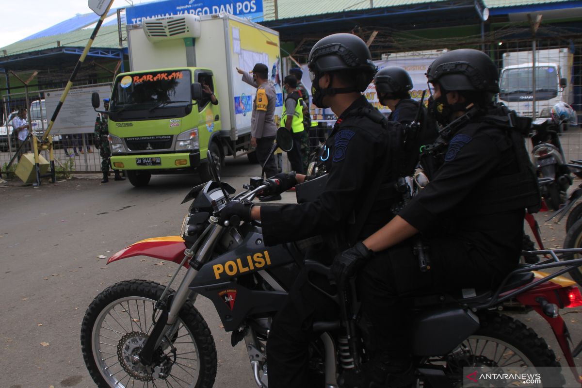 Ratusan personel Polri kawal pendistrubusian 13.200 dosis vaksin COVID-19 di NTT