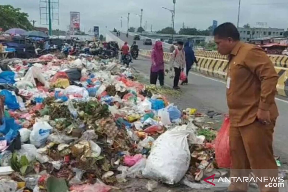 DLHK kerahkan 34 armada angkut sampah saat tidak ada kontraktor