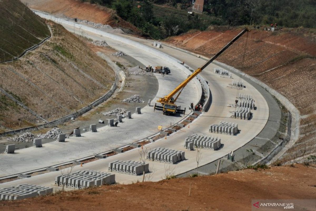 Menteri PUPR berharap tol Cisumdawu beroperasi tahun ini