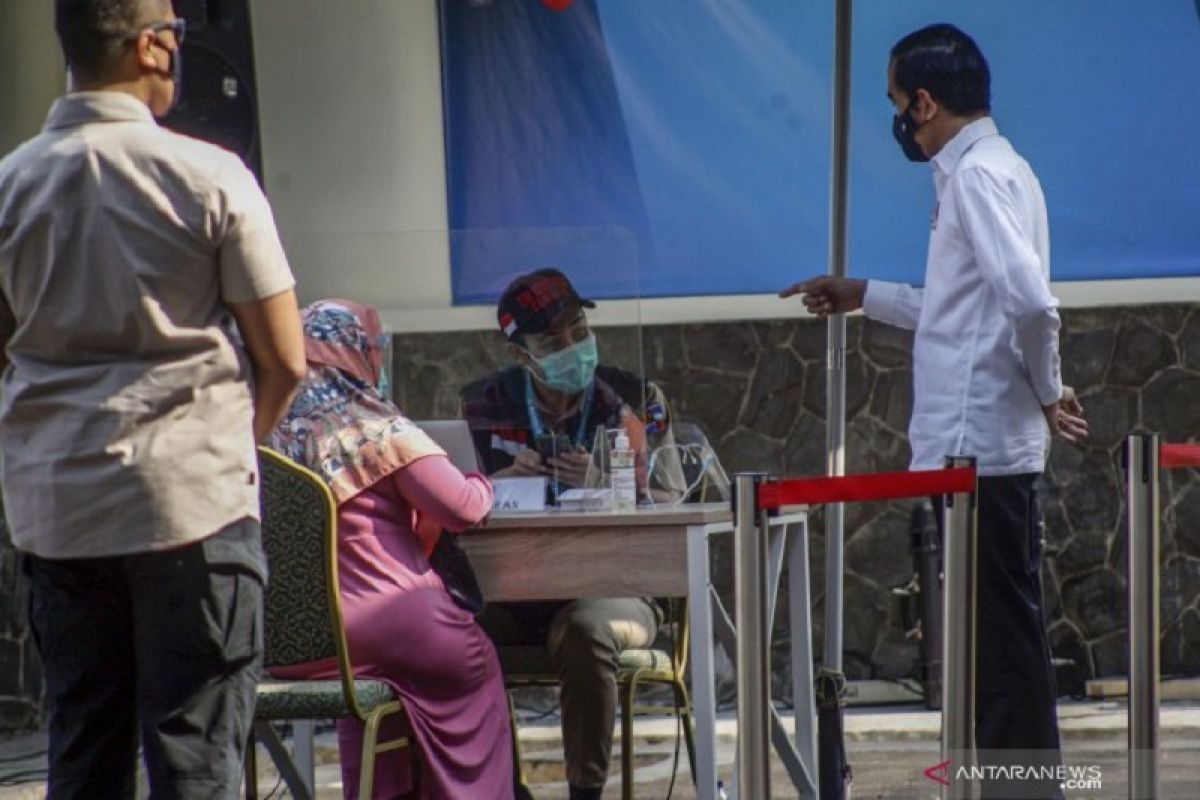 Presiden Jokowi harap pelaksanaan vaksinasi COVID-19 bisa selesai kurang dari setahun