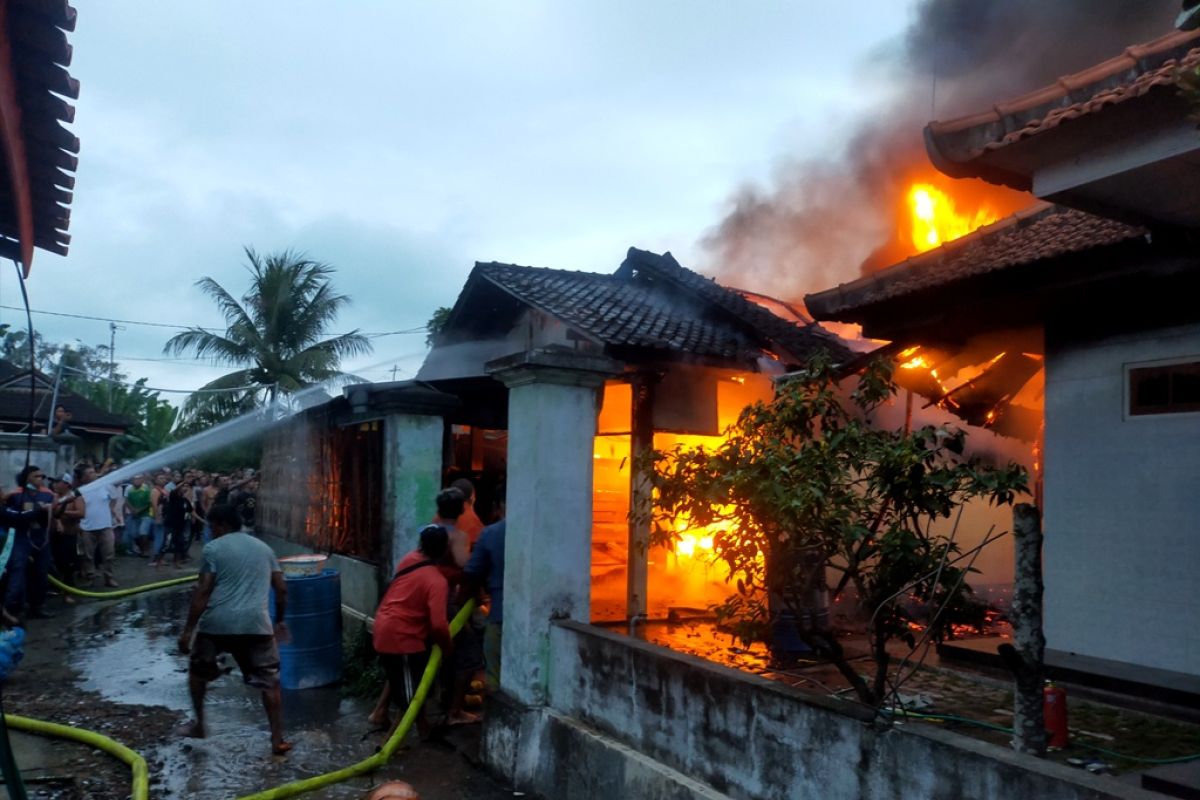 Rumah warga Desa Pengambengan-Jembrana ludes terbakar