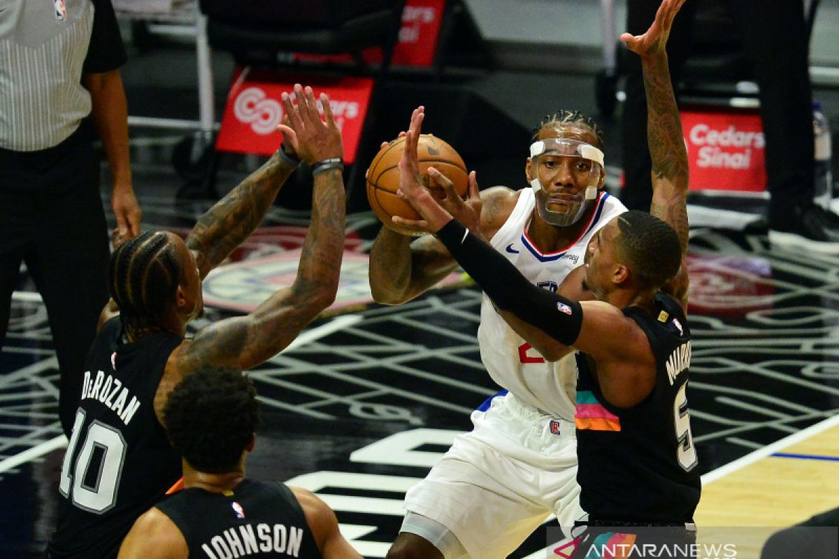 Spurs akhiri paceklik menang dengan pecundangi Clippers 116-113