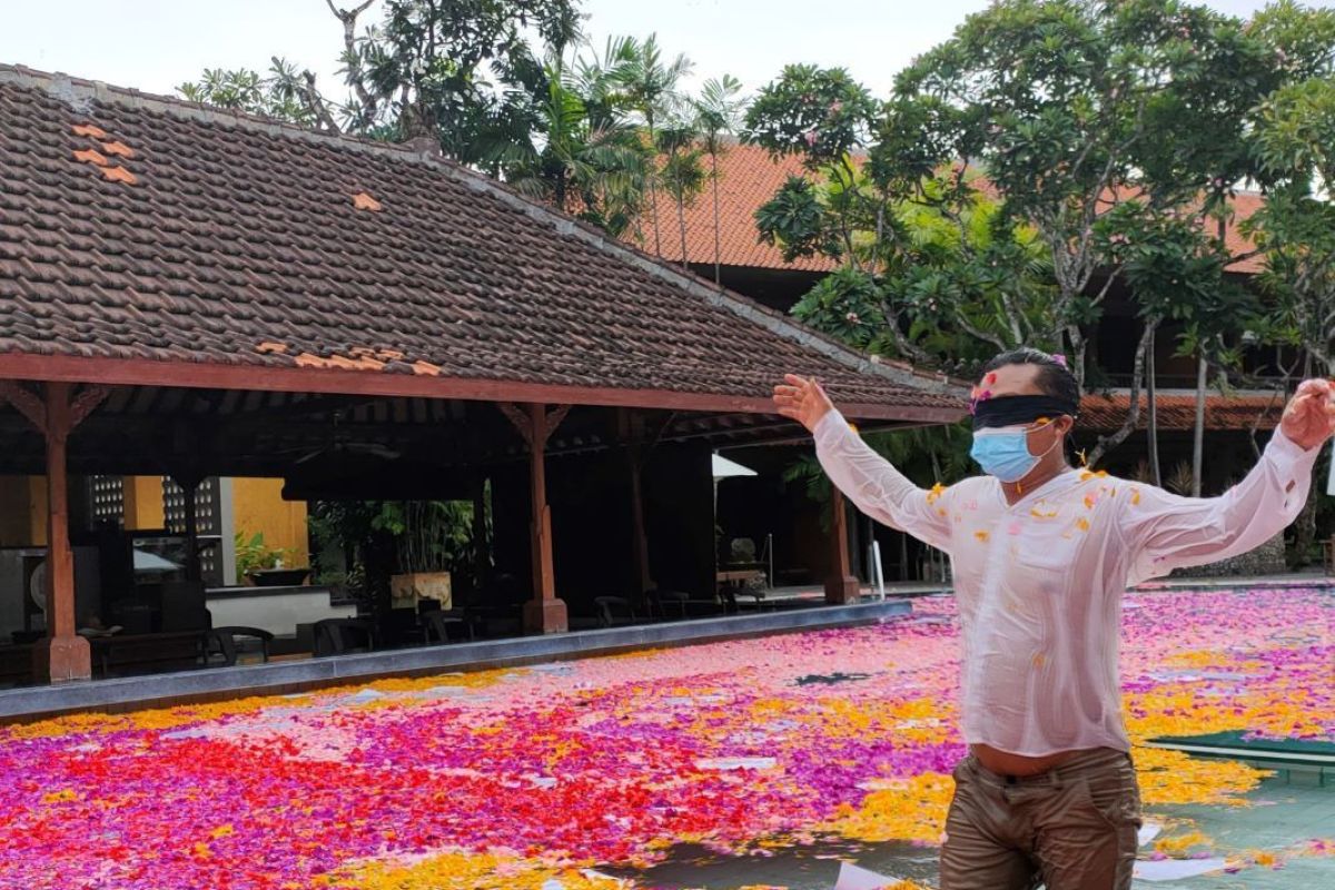 Perupa asal Bali sikapi pandemi lewat karya 