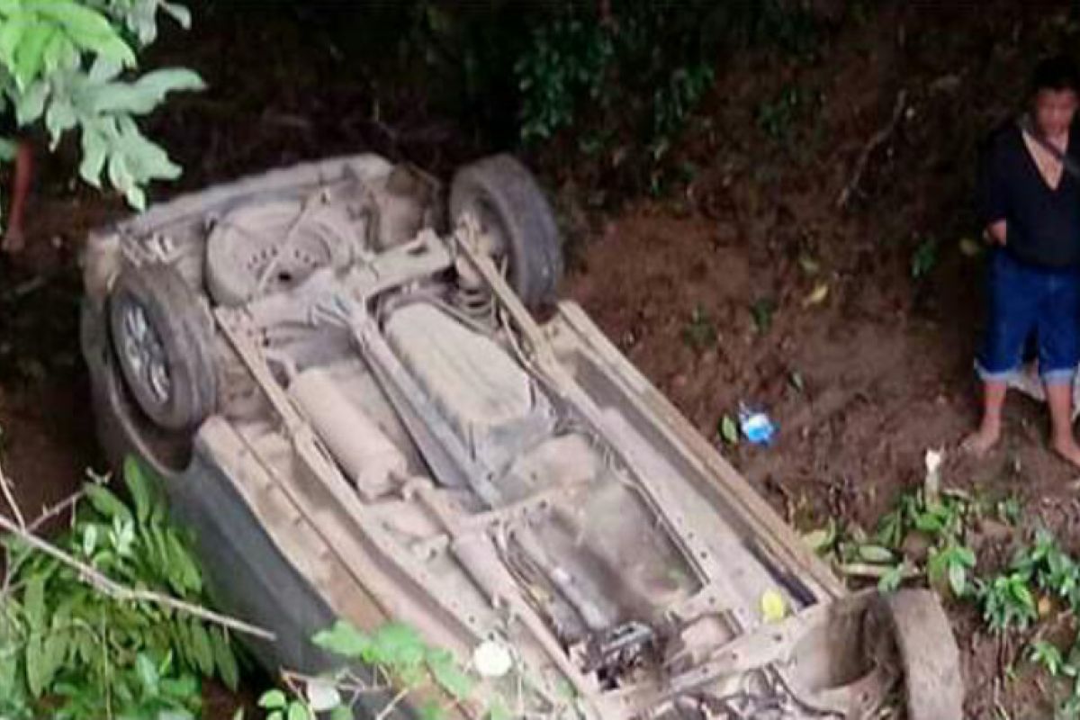 Kecelakaan tunggal, mobil terjun ke jurang Sade Lombok Tengah