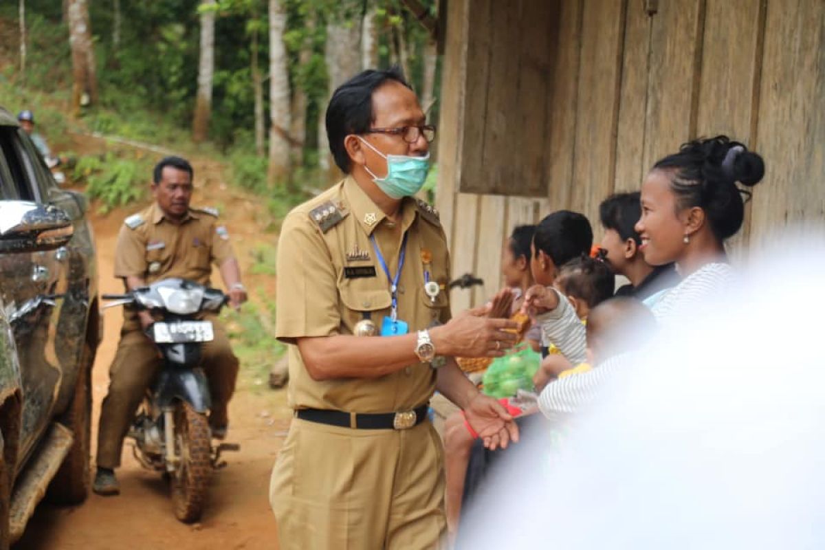 Bupati Pesisir Barat cek sarana dan prasarana sekolah