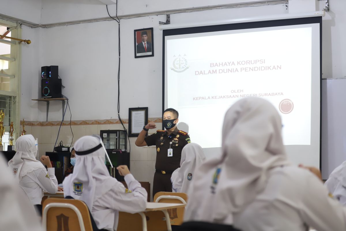 Kejari-Pemkot Surabaya tanamkan nilai antikorupsi kepada kalangan pelajar SMP
