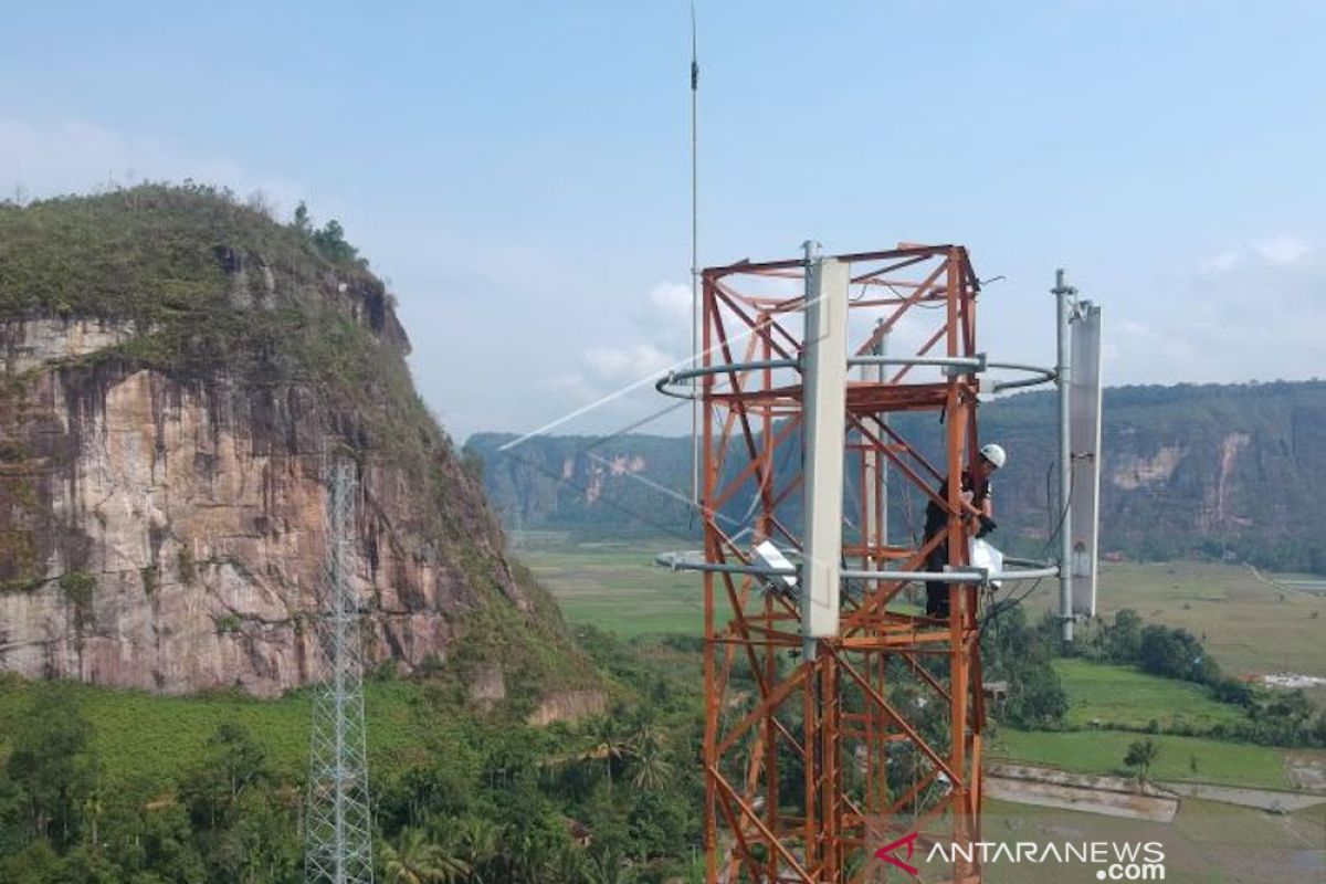 Belum bayar retribusi, Diskominfo surati Telkomsel dan Indosat