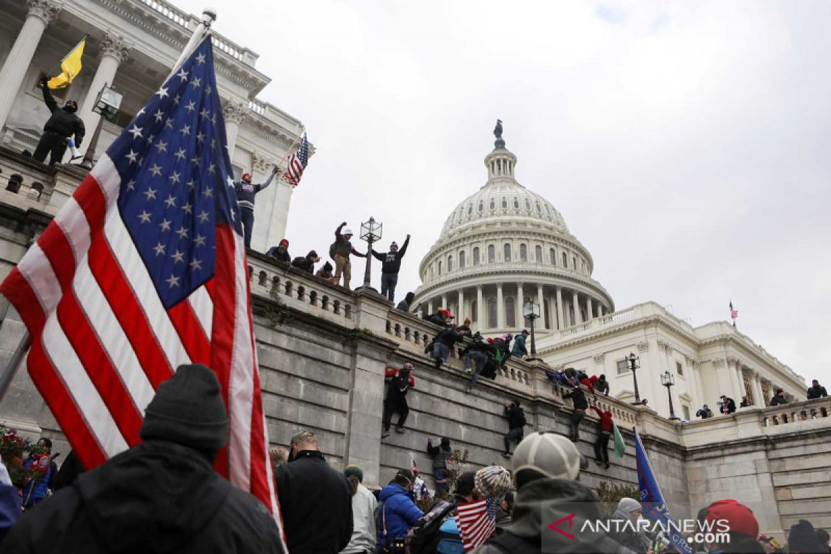 Kerusuhan di Capitol AS sebabkan empat tewas, 52 ditangkap