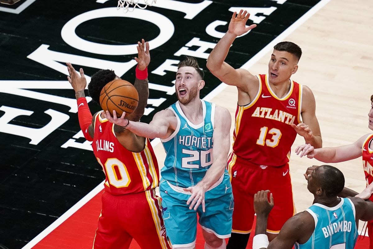 Gordon Hayward pimpin Hornets hempaskan Hawks 102-94