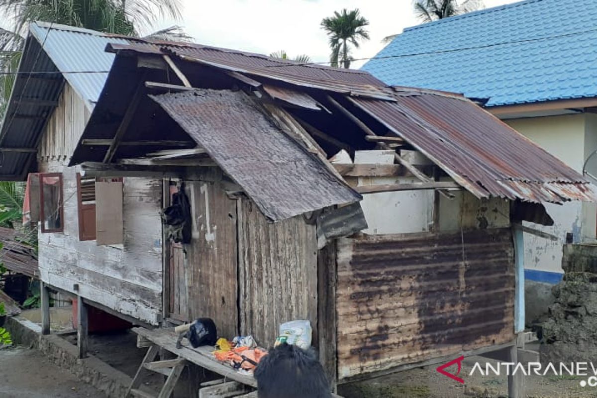 Lima atap rumah di Sabang rusak diterpa angin kencang