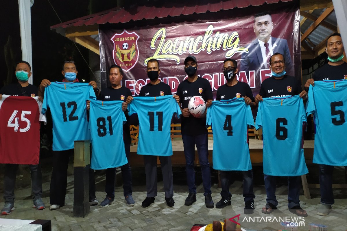 Wakil Ketua DPRA resmikan klub Legend Sigupai FC