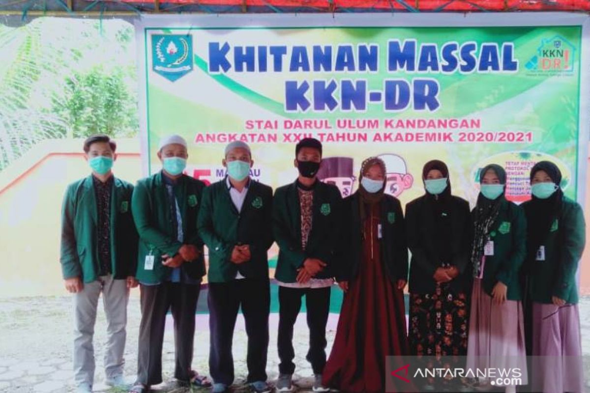 KKN-DR Malinau STAI Darul Ulum Kandangan gelar khitanan massal