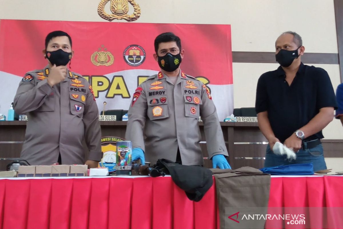 Polisi kawal ketat saat pemakaman dua terduga teroris di Makassar