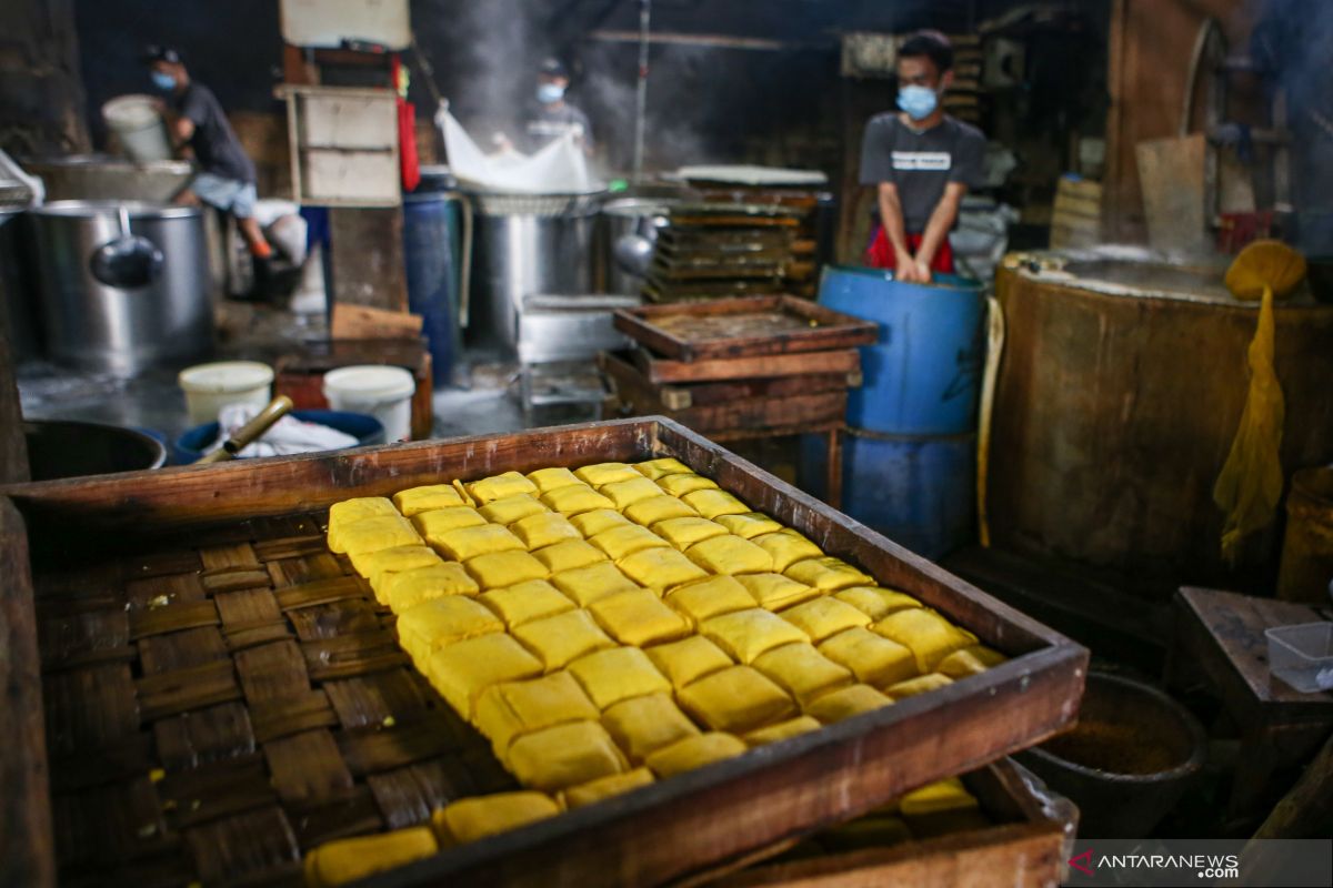 Produsen tempe di Jaktim beradaptasi dengan harga bahan baku