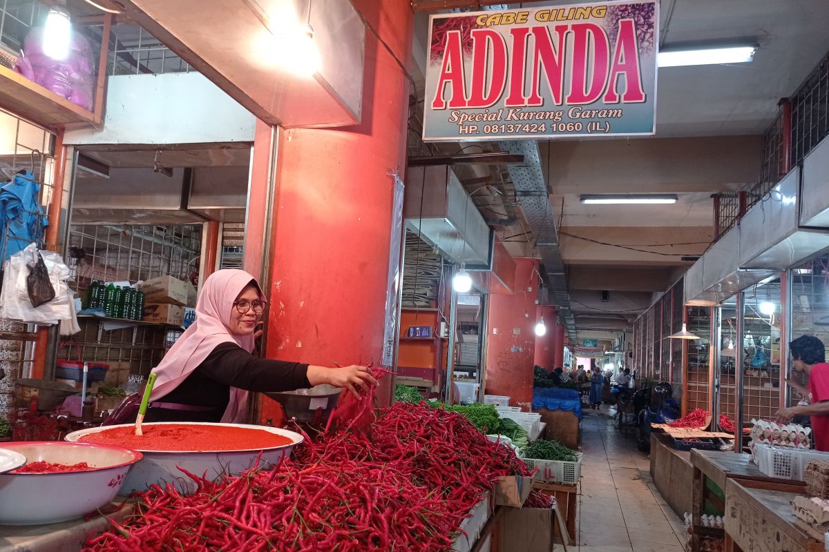 Petani mulai panen, harga cabai merah berangsur turun di Padang