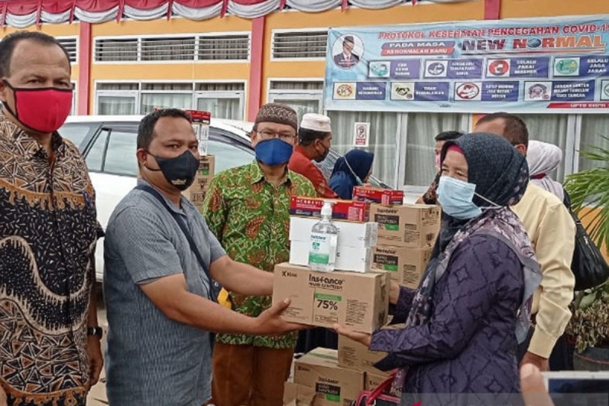 FPMS berikan bantuan alat kesehatan ke sekolah di Kecamatan Payakumbuh
