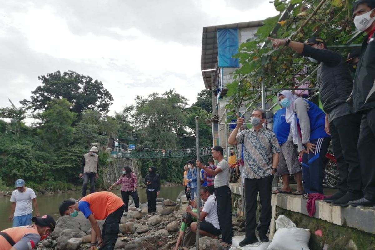 Dedie A Rachim tinjau Sungai Ciliwung dan Cibalok