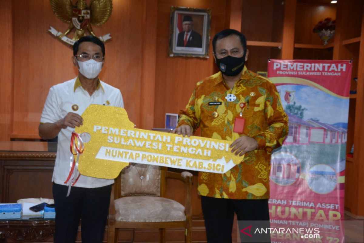 Pemprov Sulteng  serahkan 72 huntap penyintas gempa ke Pemkab Sigi