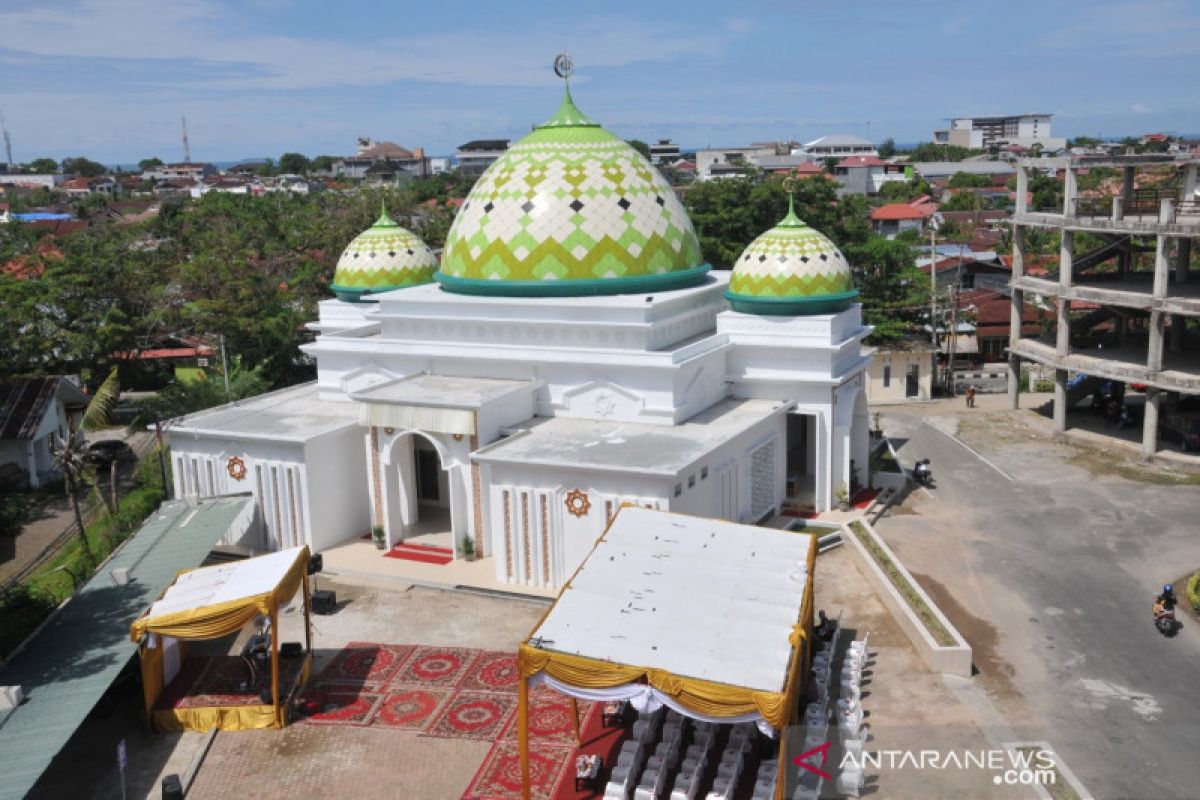 Usai peresmian, Irwan Prayitno jadi Khatib Jumat perdana di masjid Baitul Auliya