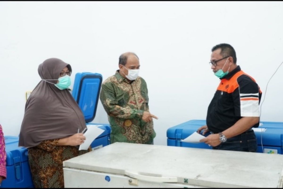 Wali Kota Tebing Tinggi tinjau persiapan penyimpanan vaksin COVID-19