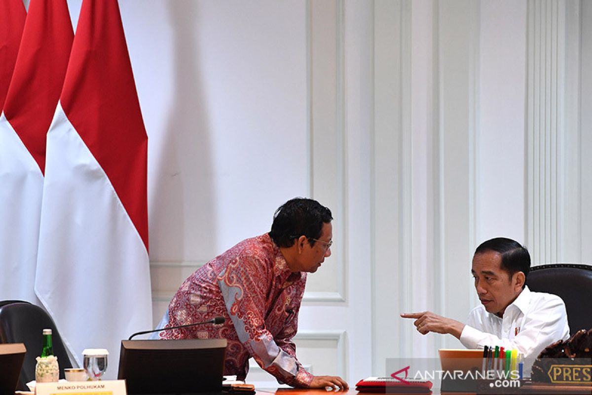 Jokowi setujui surat Mahfud soal jadi bakal cawapres dan izinkan cuti