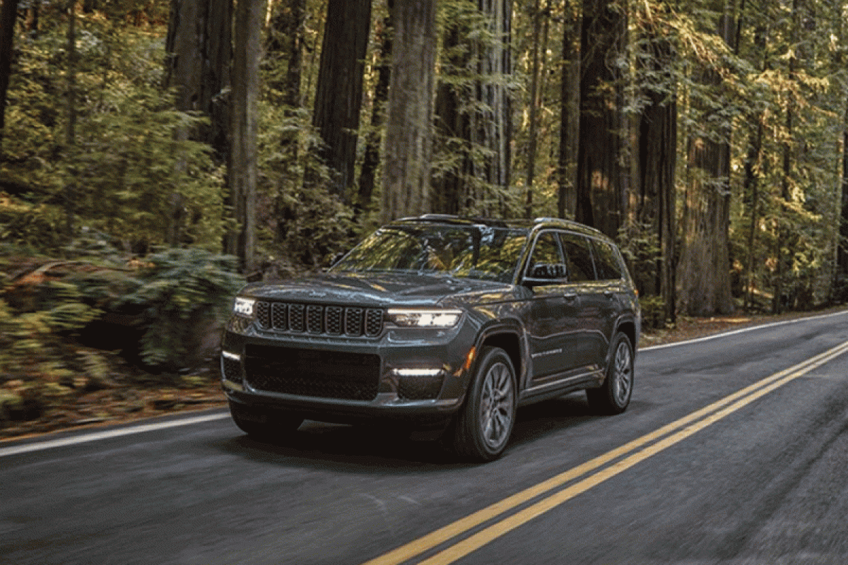 Jeep Grand Cherokee 2021 memuat 7 penumpang